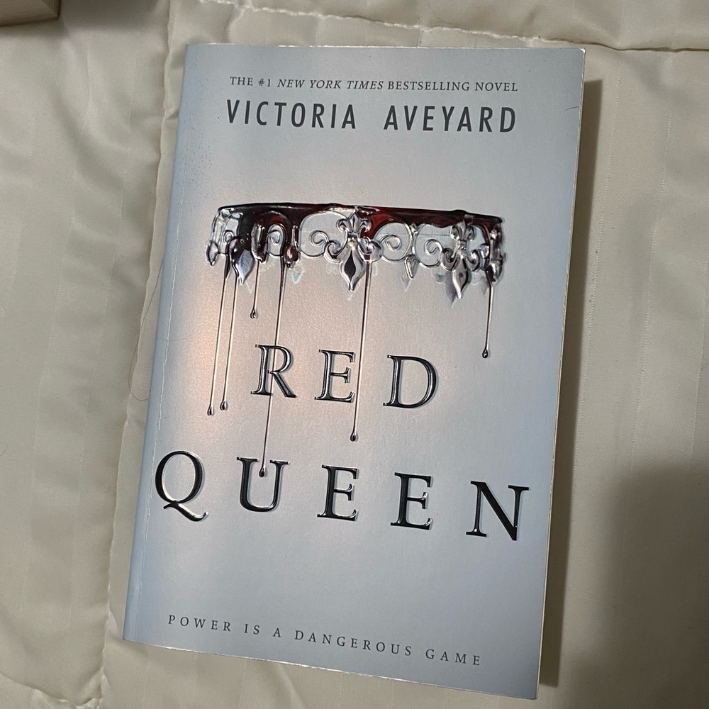 Red Queen by Victoria Aveyard *BOGO*